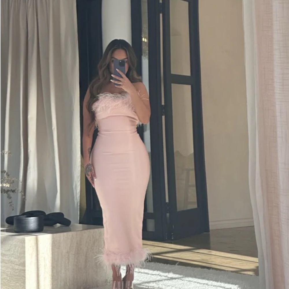 Elegant Dusty Pink Feather-Trimmed Dress